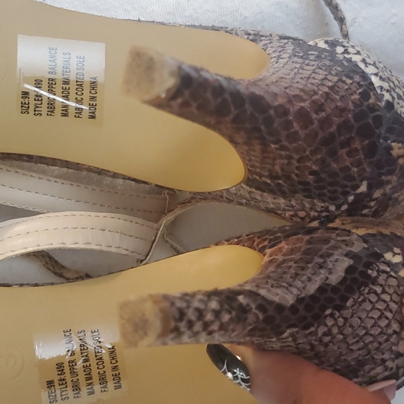 NY&Co Faux Animal Print Heelz - Picture 12 of 14